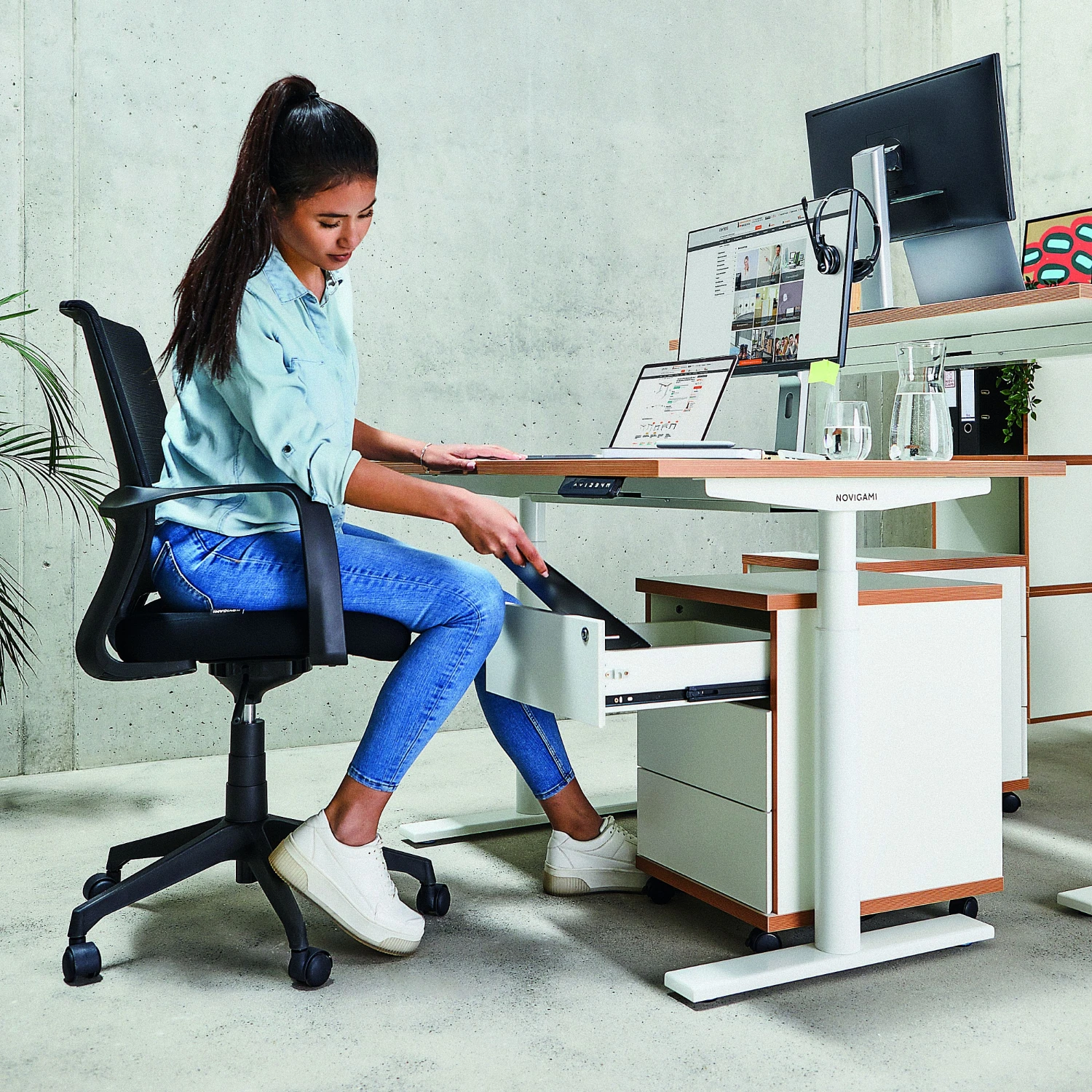 Novigami Josi Sit/Stand Office Desk - Electric Height Adjustable 1 Novigami Josi Sit/Stand Office Desk - Electric Height Adjustable